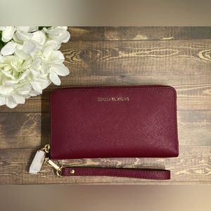 Michael Kors Jet Set Large Flat Multifunction Phone Case Wristlet-Mulberry